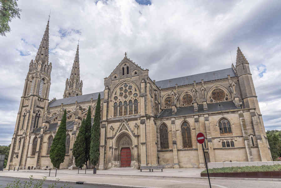 Francia - Nimes 023 - iglesia de Saint-Baudile.jpg